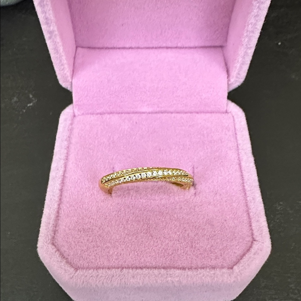 Moissanite band